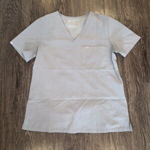 FIGS Women’s Scrub Set in Light Gray